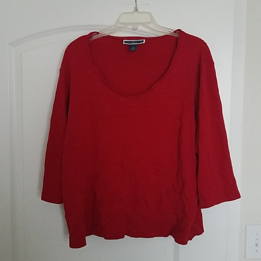 Red V-neck 3/4 Sleeve Shirt